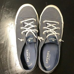 WOMENS SPERRYS BLUE SHOES!!